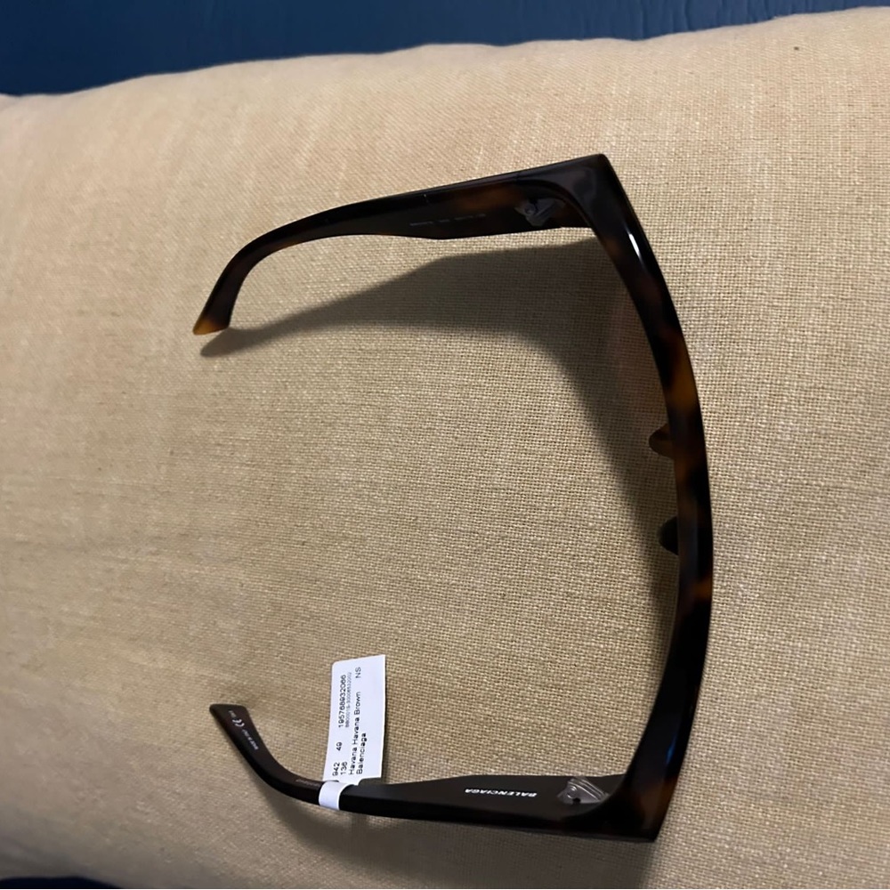 Balenciaga Sunglasses - Picture 6 of 8